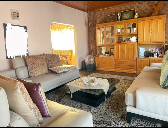 4 BEDROOM HOUSE FOR SALE IN EASTWOOD